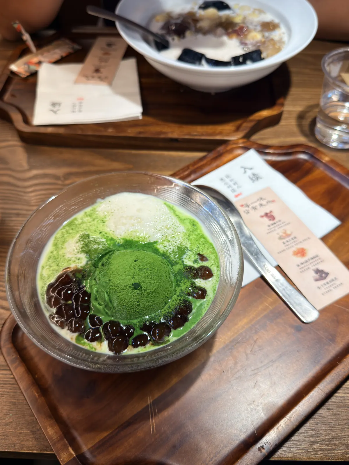 一勺抹茶冰淇淋，浓绿得很夏天。